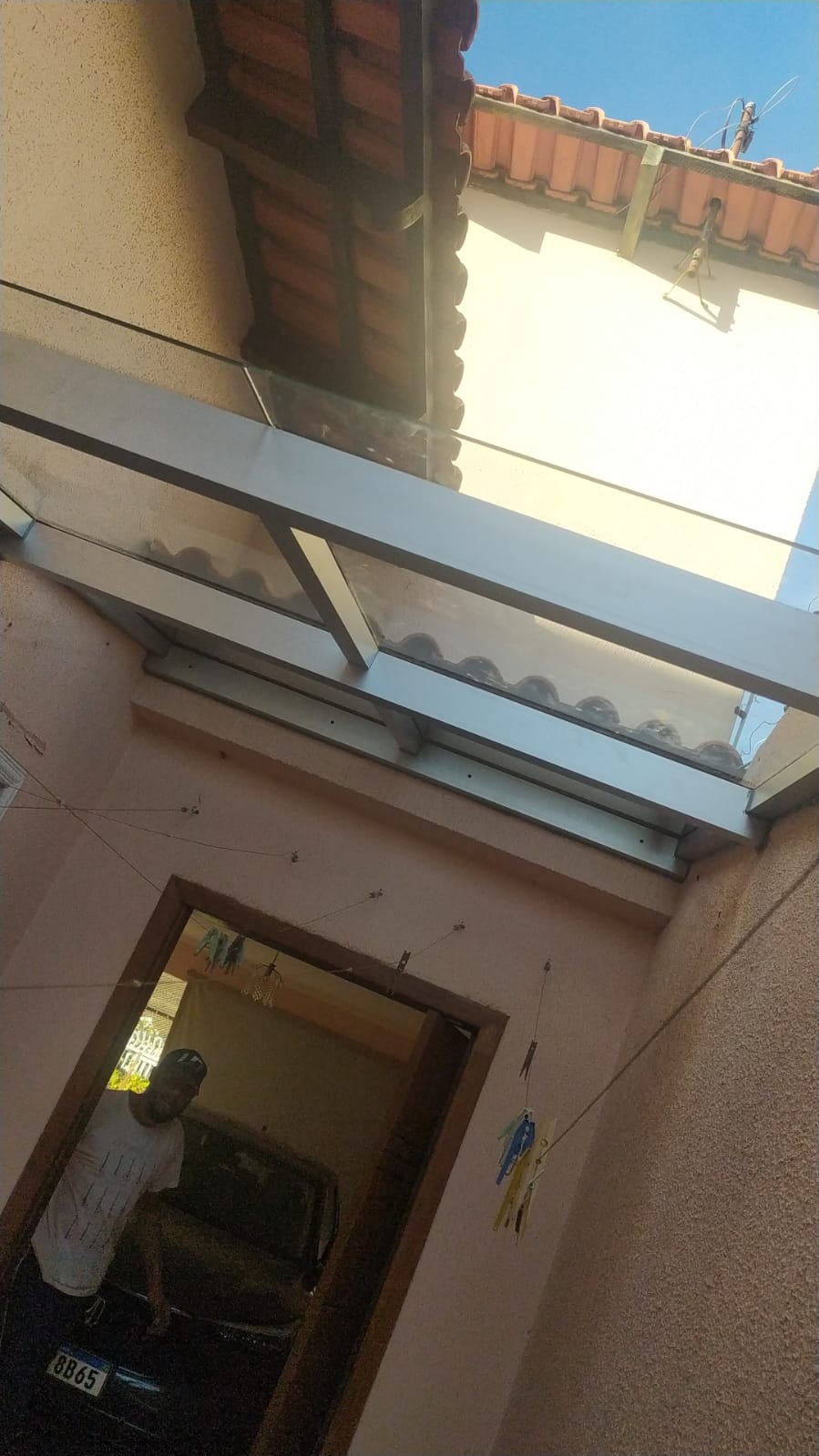 Cobertura de vidro com estrutura metálica